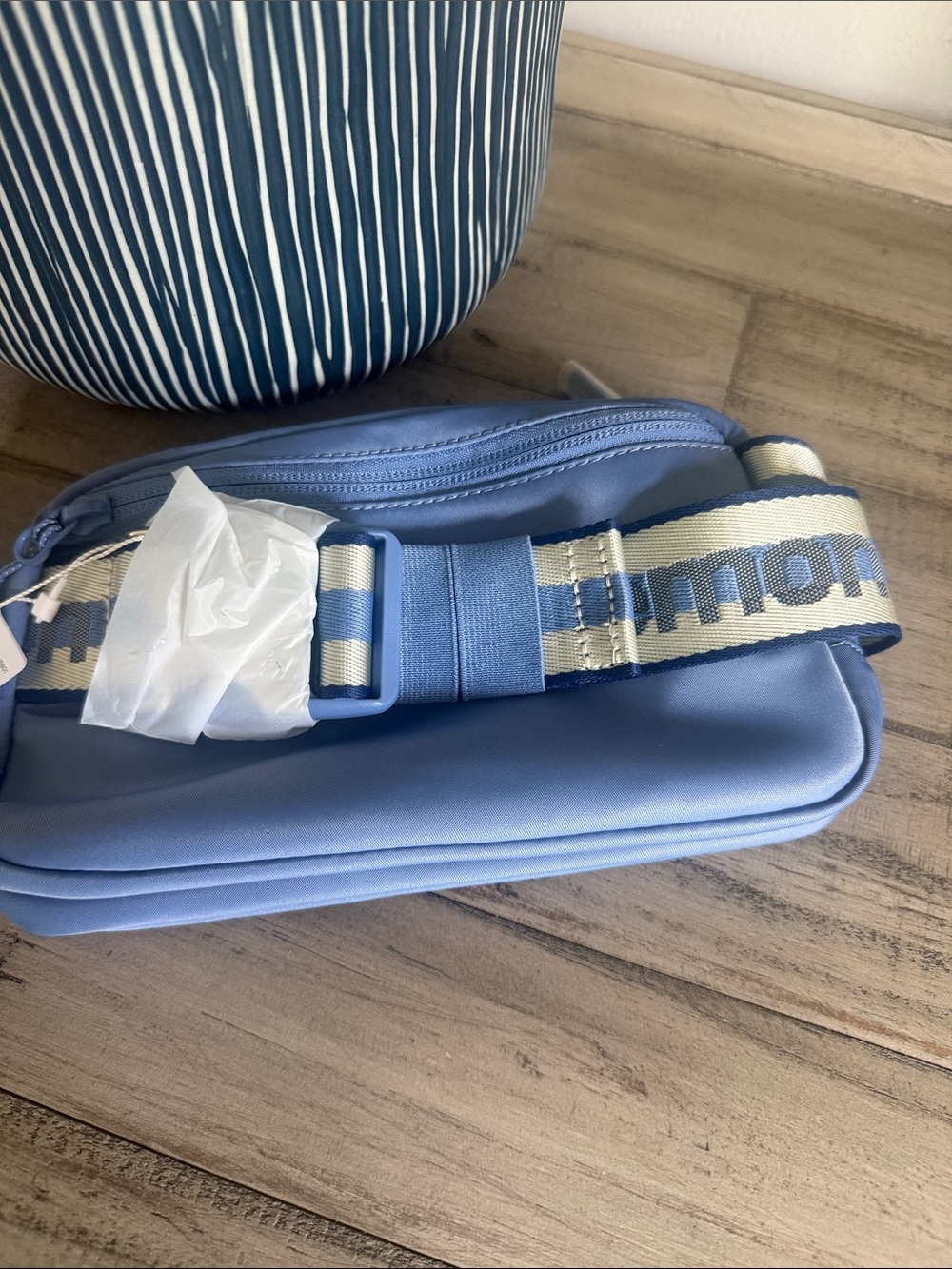 Lululemon Everywhere Belt Bag *Striped Wordmark - Picture 5 of 7